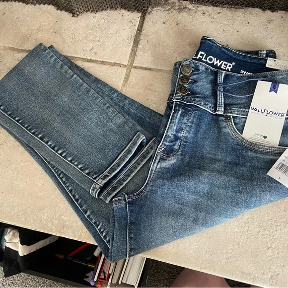 Wallflower Skinny Jeans - Picture 6 of 10